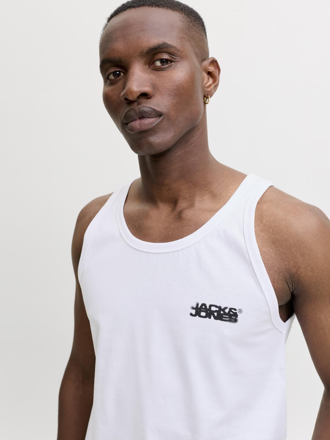 model_shot-creative